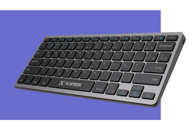 Teclado Bluetooth Compact KB11 em perspectiva lateral direita com fundo roxo