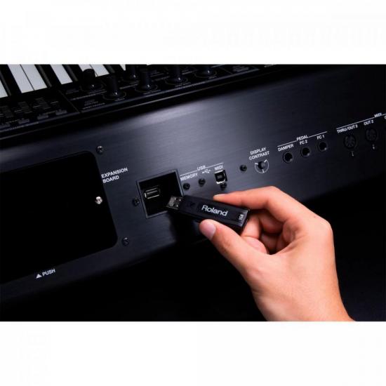 Piano Digital ROLAND RD700GX por 0,00 à vista no boleto/pix ou parcele em até 1x sem juros. Compre na loja Mundomax!