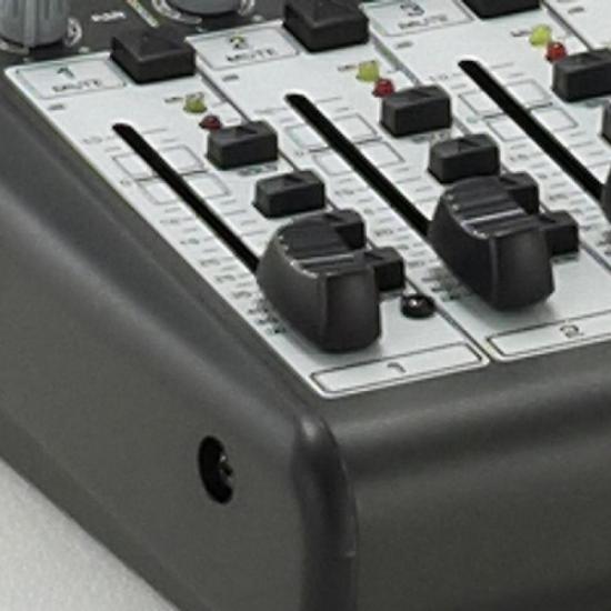 Mesa de Som 32 Canais SX3242FX BEHRINGER por 0,00 à vista no boleto/pix ou parcele em até 1x sem juros. Compre na loja Mundomax!