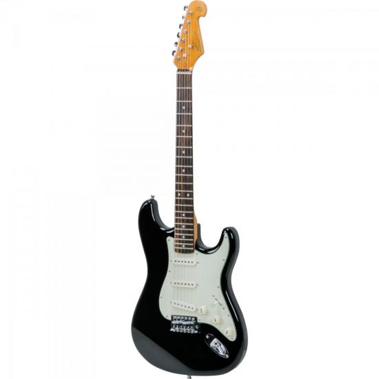 Guitarra SX Strato Vintage SST 62 Preta Com Capa por 0,00 à vista no boleto/pix ou parcele em até 1x sem juros. Compre na loja Mundomax!