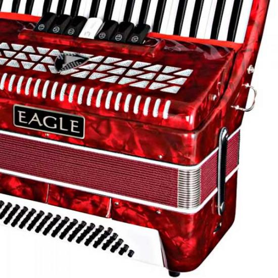 Acordeon Eagle EGA07120 Vermelho Perolado por 0,00 à vista no boleto/pix ou parcele em até 1x sem juros. Compre na loja Mundomax!