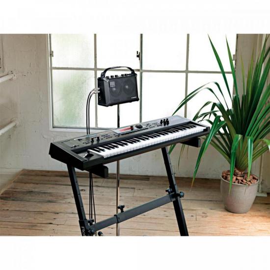 Teclado Sintetizador ROLAND 61 Teclas JUNO-Di Preto por 0,00 à vista no boleto/pix ou parcele em até 1x sem juros. Compre na loja Mundomax!