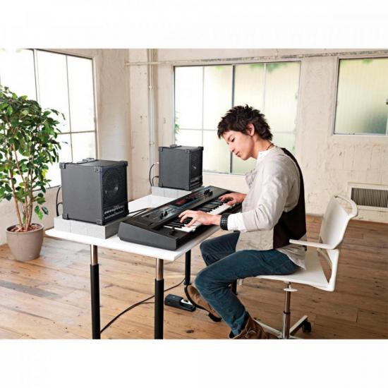 Teclado Sintetizador ROLAND 61 Teclas JUNO-Di Preto por 0,00 à vista no boleto/pix ou parcele em até 1x sem juros. Compre na loja Mundomax!