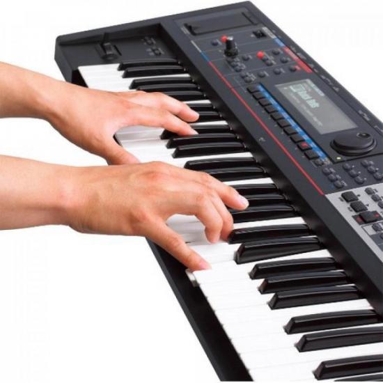 Teclado Sintetizador ROLAND 61 Teclas com Gravador Digital JUNO GI por 0,00 à vista no boleto/pix ou parcele em até 1x sem juros. Compre na loja Mundomax!