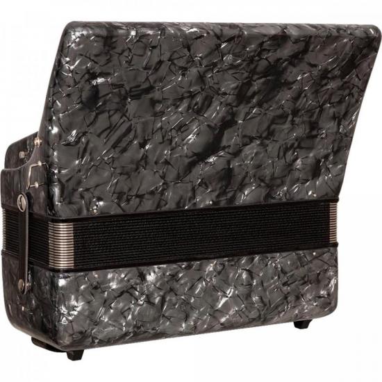 Acordeon Eagle EGA0780 80 Baixos Pearl Black por 6.869,90 à vista no boleto/pix ou parcele em até 12x sem juros. Compre na loja Mundomax!