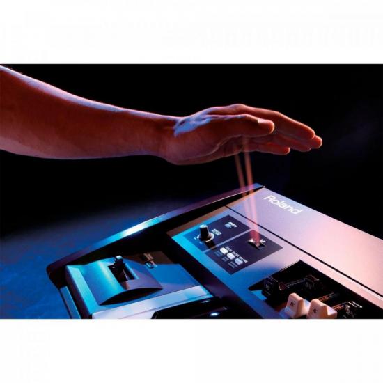 Teclado ROLAND V-Combo 76 Teclas VR-700 por 0,00 à vista no boleto/pix ou parcele em até 1x sem juros. Compre na loja Mundomax!