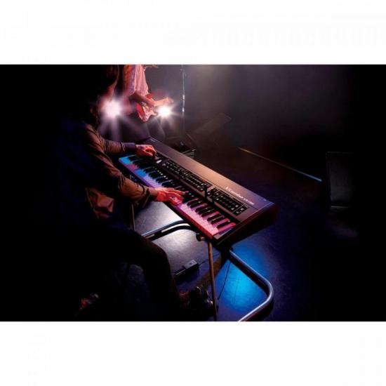 Teclado ROLAND V-Combo 76 Teclas VR-700 por 0,00 à vista no boleto/pix ou parcele em até 1x sem juros. Compre na loja Mundomax!