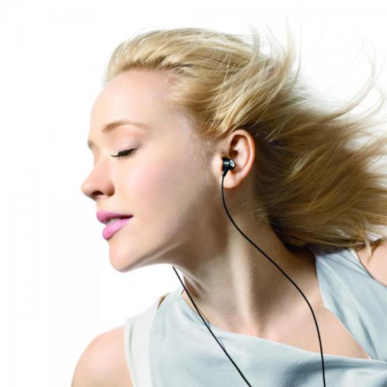 Fone de Ouvido Intra-Auricular SHE8000/10 Preto PHILIPS por 0,00 à vista no boleto/pix ou parcele em até 1x sem juros. Compre na loja Mundomax!