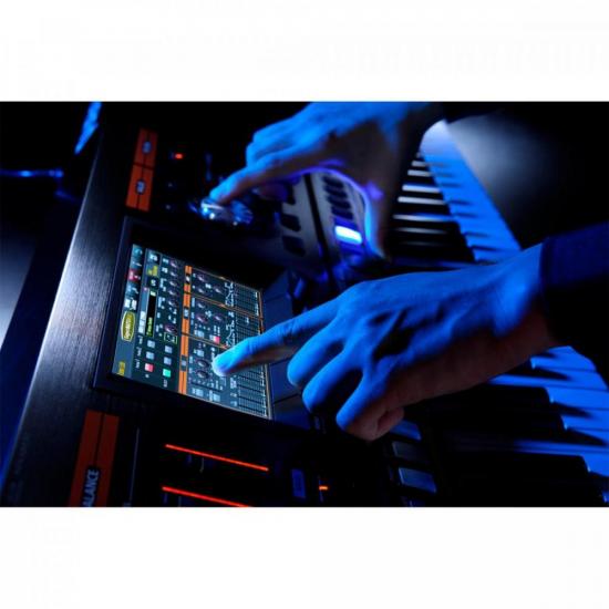 Teclado Sintetizador ROLAND 76 Teclas Clássico Jupiter 80 Preto por 0,00 à vista no boleto/pix ou parcele em até 1x sem juros. Compre na loja Mundomax!