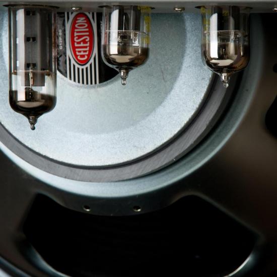 Cubo Para Guitarra 20W Valvulado CLASSIC T GIANNINI por 0,00 à vista no boleto/pix ou parcele em até 1x sem juros. Compre na loja Mundomax!