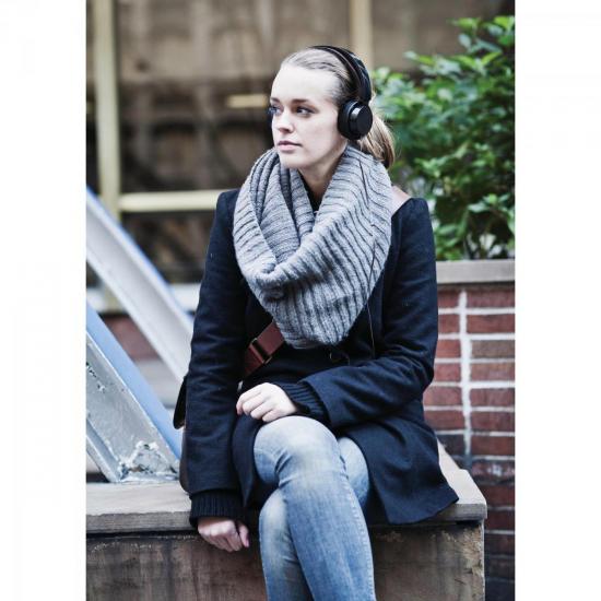 Fone de Ouvido com Microfone Integrado SHL5205/10 EDIÇÃO SHIBUYA Preto por 0,00 à vista no boleto/pix ou parcele em até 1x sem juros. Compre na loja Mundomax!