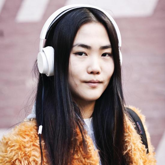 Fone de Ouvido com Microfone Integrado Edição Shibuya SHL5205/10 Branco por 0,00 à vista no boleto/pix ou parcele em até 1x sem juros. Compre na loja Mundomax!