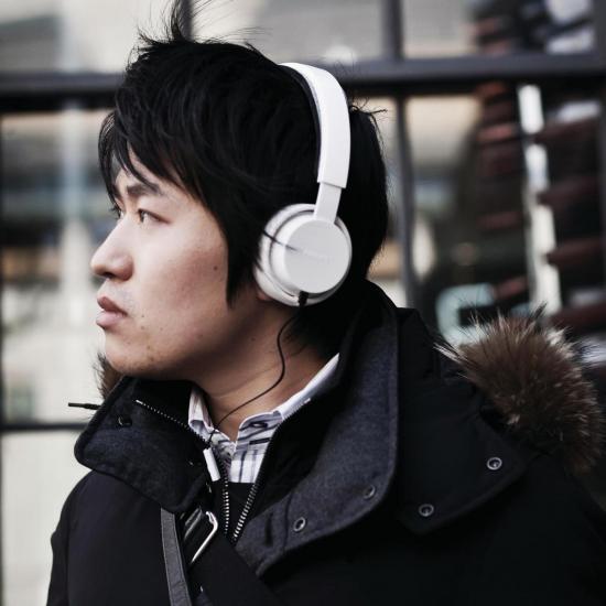 Fone de Ouvido com Microfone Integrado Edição Shibuya SHL5205/10 Branco por 0,00 à vista no boleto/pix ou parcele em até 1x sem juros. Compre na loja Mundomax!