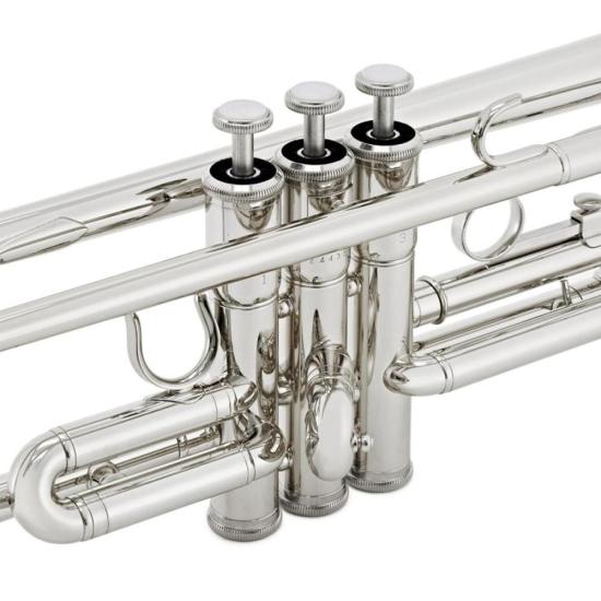 Trompete Yamaha YTR-3335S BB Prateado por 7.222,00 à vista no boleto/pix ou parcele em até 12x sem juros. Compre na loja Mundomax!