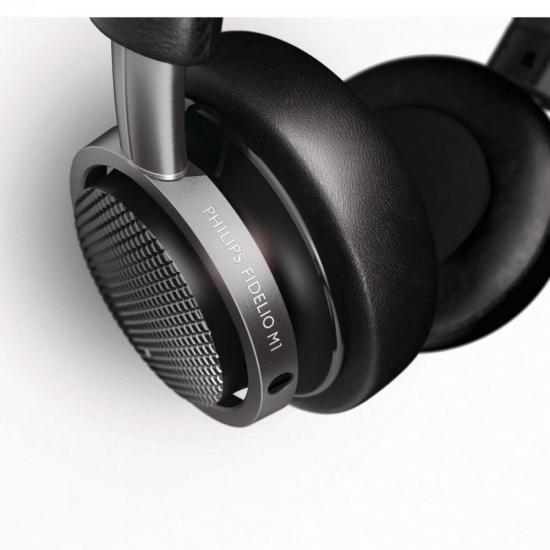 Fone de Ouvido M1/00 Edição Fidelio Preto PHILIPS por 0,00 à vista no boleto/pix ou parcele em até 1x sem juros. Compre na loja Mundomax!