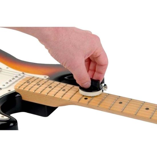 Limpador e Lubrificante Para Cordas PLANET WAVES PW-XLR8-01 por 90,00 à vista no boleto/pix ou parcele em até 3x sem juros. Compre na loja Mundomax!