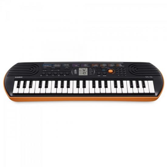 Mini Teclado Musical CASIO 44 Teclas SA-76 por 0,00 à vista no boleto/pix ou parcele em até 1x sem juros. Compre na loja Mundomax!