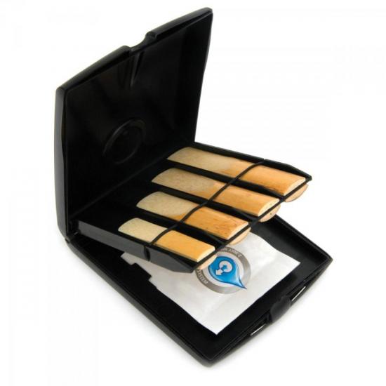 Porta Palheta RICO P/2 Sax Alto/Clarinet por 0,00 à vista no boleto/pix ou parcele em até 1x sem juros. Compre na loja Mundomax!