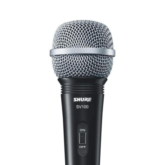 Microfone de Mão Multifuncional Com Fio SV100 Preto SHURE por 281,00 à vista no boleto/pix ou parcele em até 10x sem juros. Compre na loja Mundomax!