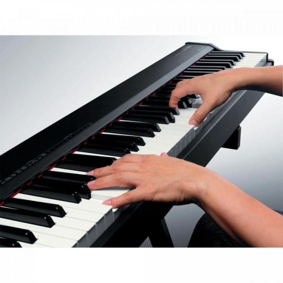 Teclado Roland Controlador A88 por 0,00 à vista no boleto/pix ou parcele em até 1x sem juros. Compre na loja Mundomax!