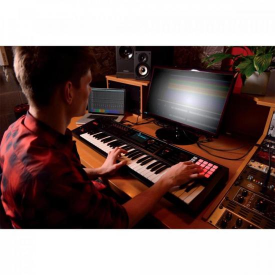 Teclado ROLAND WORKSTATION FA-06 por 0,00 à vista no boleto/pix ou parcele em até 1x sem juros. Compre na loja Mundomax!