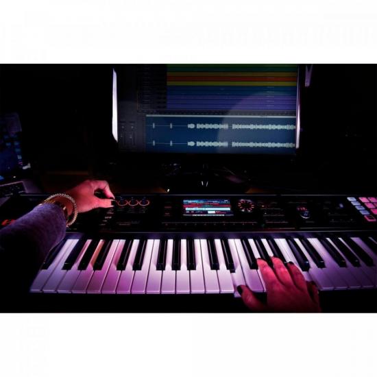 Teclado ROLAND WORKSTATION FA-06 por 0,00 à vista no boleto/pix ou parcele em até 1x sem juros. Compre na loja Mundomax!