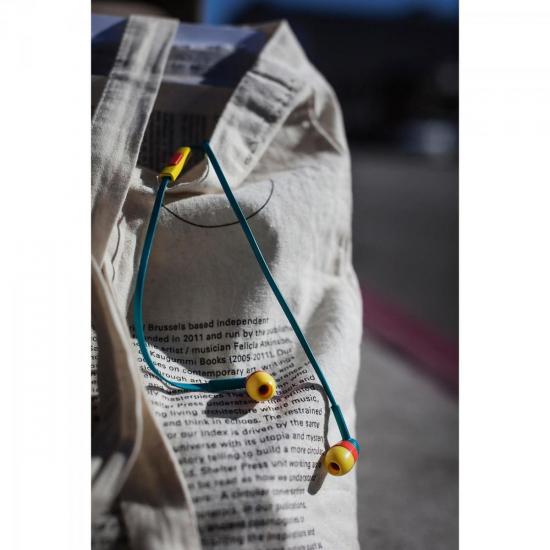 Fone de Ouvido Intra-Auricular com Som Nítido e Cabo Plano por 0,00 à vista no boleto/pix ou parcele em até 1x sem juros. Compre na loja Mundomax!