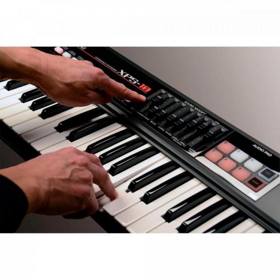 Teclado Sintetizador ROLAND XPS-10 Preto por 3.949,99 à vista no boleto/pix ou parcele em até 12x sem juros. Compre na loja Mundomax!