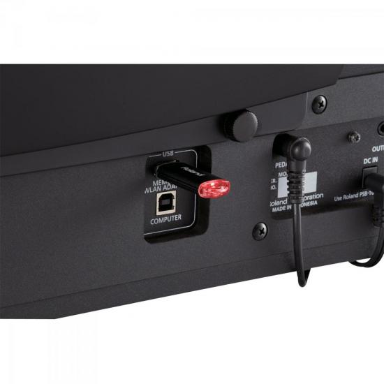 Piano Digital ROLAND F-20 Preto por 0,00 à vista no boleto/pix ou parcele em até 1x sem juros. Compre na loja Mundomax!