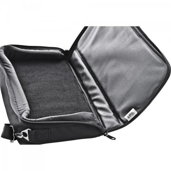 Capa Para Pedalboard GIG BAG Preta FENDER por 194,90 à vista no boleto/pix ou parcele em até 7x sem juros. Compre na loja Mundomax!