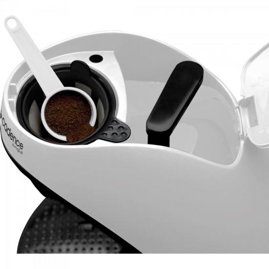 Cafeteira Single com 2 Xícaras 127V CAF110 Branca/Preta CADENCE por 0,00 à vista no boleto/pix ou parcele em até 1x sem juros. Compre na loja Mundomax!