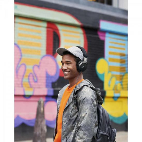 Fone de Ouvido com Microfone no Cabo SHL3565BK/00 Preto PHILIPS por 0,00 à vista no boleto/pix ou parcele em até 1x sem juros. Compre na loja Mundomax!