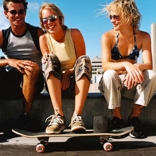 Caixa Multimídia 3W Wireless/Bluetooth/Microfone BT2500B/00 Preta por 0,00 à vista no boleto/pix ou parcele em até 1x sem juros. Compre na loja Mundomax!