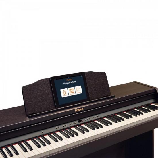 Piano Digital ROLAND RP-401R Marrom por 0,00 à vista no boleto/pix ou parcele em até 1x sem juros. Compre na loja Mundomax!