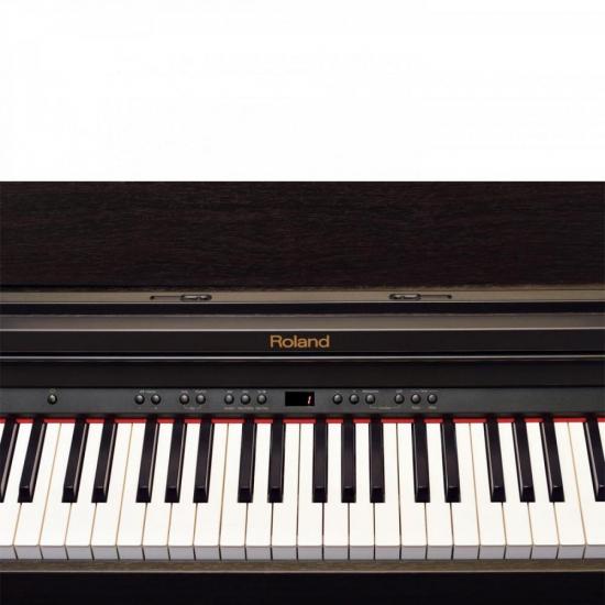 Piano Digital ROLAND RP-401R Marrom por 0,00 à vista no boleto/pix ou parcele em até 1x sem juros. Compre na loja Mundomax!