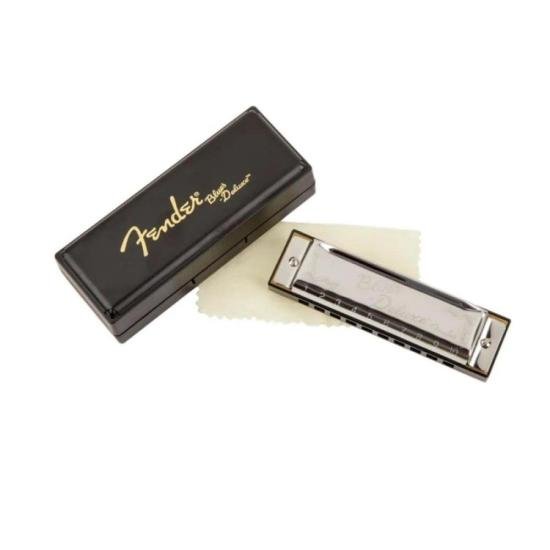 Gaita Diatônica Fender Blues Deluxe Em Ré (D) Prata por 139,00 à vista no boleto/pix ou parcele em até 5x sem juros. Compre na loja Mundomax!