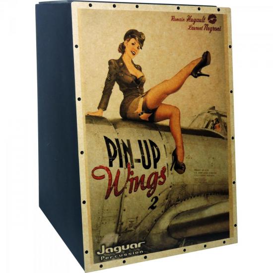 Cajon Eletroacústico Inclinado PIN-UP WINGS 2 K2-EQ-006 JAGUAR por 0,00 à vista no boleto/pix ou parcele em até 1x sem juros. Compre na loja Mundomax!
