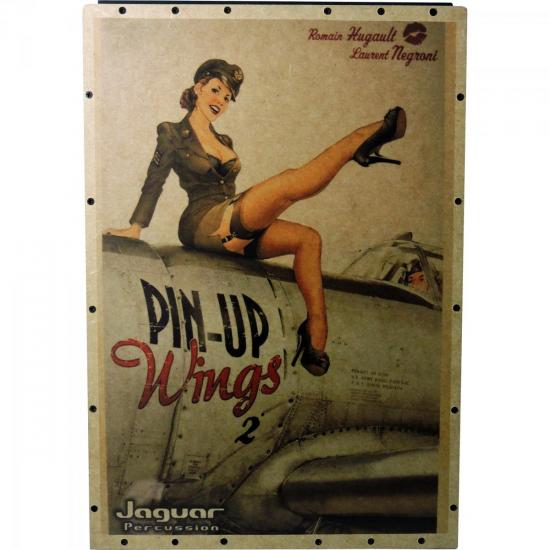 Cajon Eletroacústico Inclinado PIN-UP WINGS 2 K2-EQ-006 JAGUAR por 0,00 à vista no boleto/pix ou parcele em até 1x sem juros. Compre na loja Mundomax!