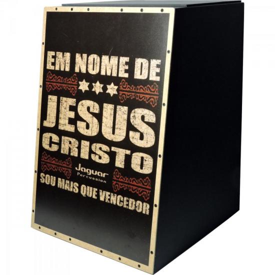 Cajon Eletroacústico Inclinado JESUS CRISTO K2-EQ-011 JAGUAR por 0,00 à vista no boleto/pix ou parcele em até 1x sem juros. Compre na loja Mundomax!