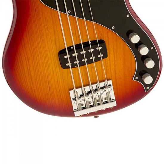 Contrabaixo SQUIER 5 Cordas Deluxe Dimension V Active RW por 0,00 à vista no boleto/pix ou parcele em até 1x sem juros. Compre na loja Mundomax!