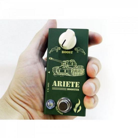 Pedal de Efeitos Booster ARIETE Verde FIRE por 0,00 à vista no boleto/pix ou parcele em até 1x sem juros. Compre na loja Mundomax!