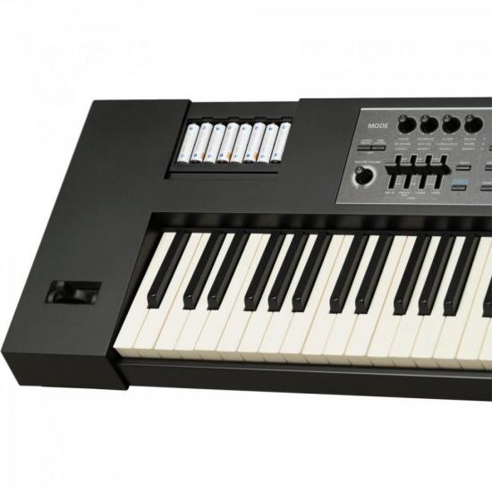 Teclado Sintetizador ROLAND JUNO-DS88 Preto por 11.709,00 à vista no boleto/pix ou parcele em até 12x sem juros. Compre na loja Mundomax!
