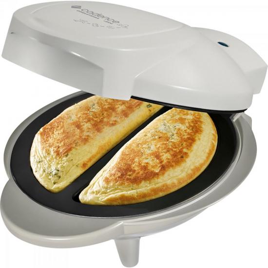 Omeleteira 800W 220V +EGG OML100 Branca CADENCE por 0,00 à vista no boleto/pix ou parcele em até 1x sem juros. Compre na loja Mundomax!