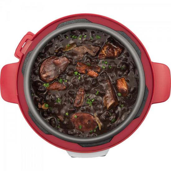 Panela de Pressão Elétrica Sabore 220V PAN900 Prata/Vermelha CADENCE por 0,00 à vista no boleto/pix ou parcele em até 1x sem juros. Compre na loja Mundomax!