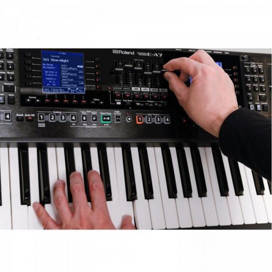 Teclado Arranjador ROLAND E-A7 Preto por 8.354,90 à vista no boleto/pix ou parcele em até 12x sem juros. Compre na loja Mundomax!