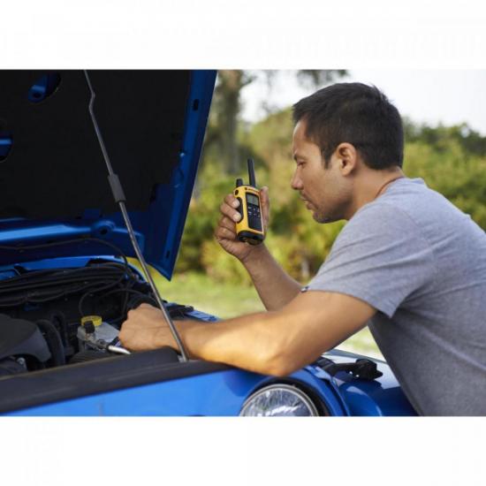 Rádio Comunicador Talkabout 35km T400BR Amarelo MOTOROLA por 599,99 à vista no boleto/pix ou parcele em até 10x sem juros. Compre na loja Mundomax!