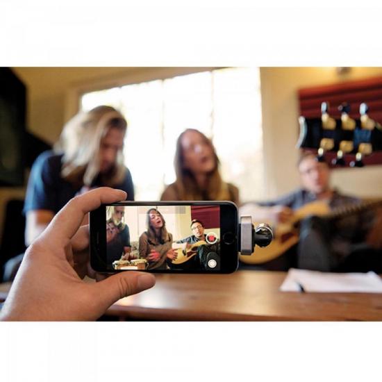 Microfone Condensador Digital Estéreo MV88 Prata SHURE por 0,00 à vista no boleto/pix ou parcele em até 1x sem juros. Compre na loja Mundomax!