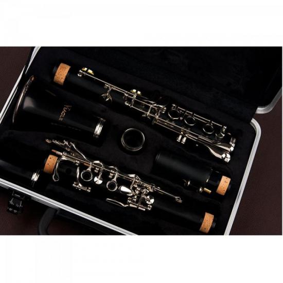 Clarinete BB Eagle CL04N Preto Brilhante por 1.649,00 à vista no boleto/pix ou parcele em até 12x sem juros. Compre na loja Mundomax!