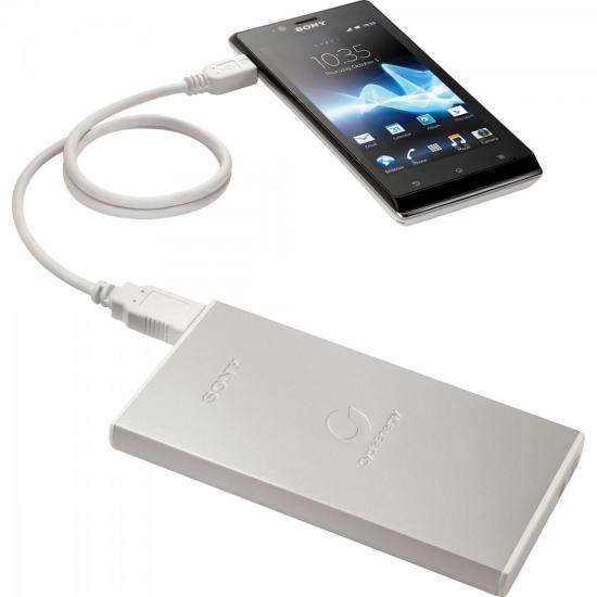 Carregador Portátil USB 7000mAh CP-F2LS Prata SONY por 0,00 à vista no boleto/pix ou parcele em até 1x sem juros. Compre na loja Mundomax!