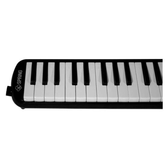 Escaleta Spring SG-32 Teclas Preto por 125,00 à vista no boleto/pix ou parcele em até 5x sem juros. Compre na loja Mundomax!